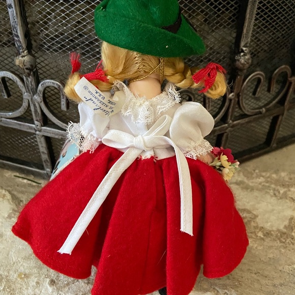 VINTAGE MADAME ALEXANDER - SWITZERLAND DOLL - Picture 5 of 10